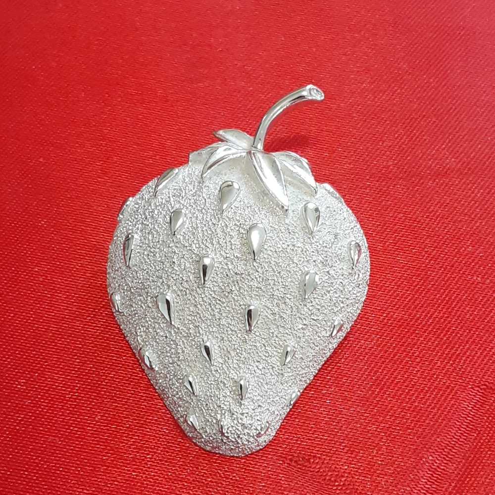 Vintage Sarah Coventry Summer Strawberry Picnic Pin Brooch Cottagecore